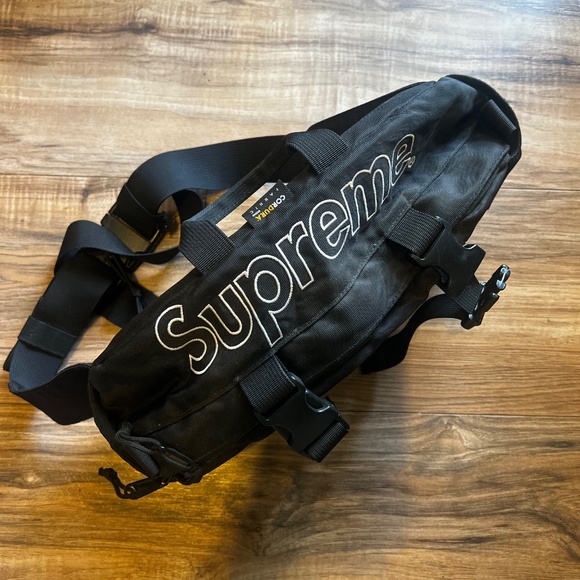 Black Supreme Waist Bag (FW19) - Picture 2 of 5